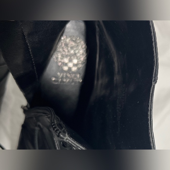 Vince Camuto Black Napa Leather Chenai Laced Ankle Booties Size 8.5M - Picture 7 of 7